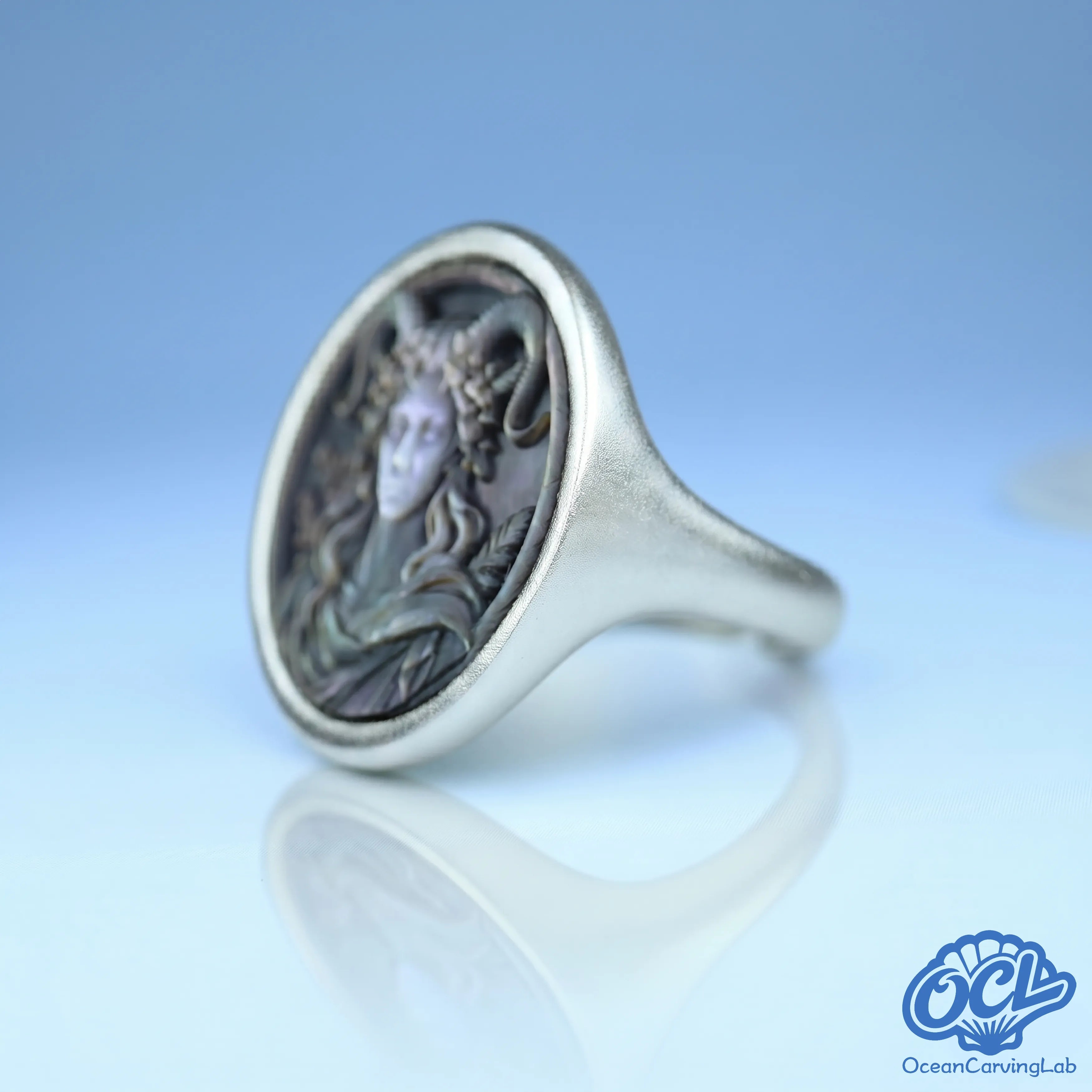Hand-polished Capricorn ring with a high-luster gold finish and sturdy natural shell inlay.
