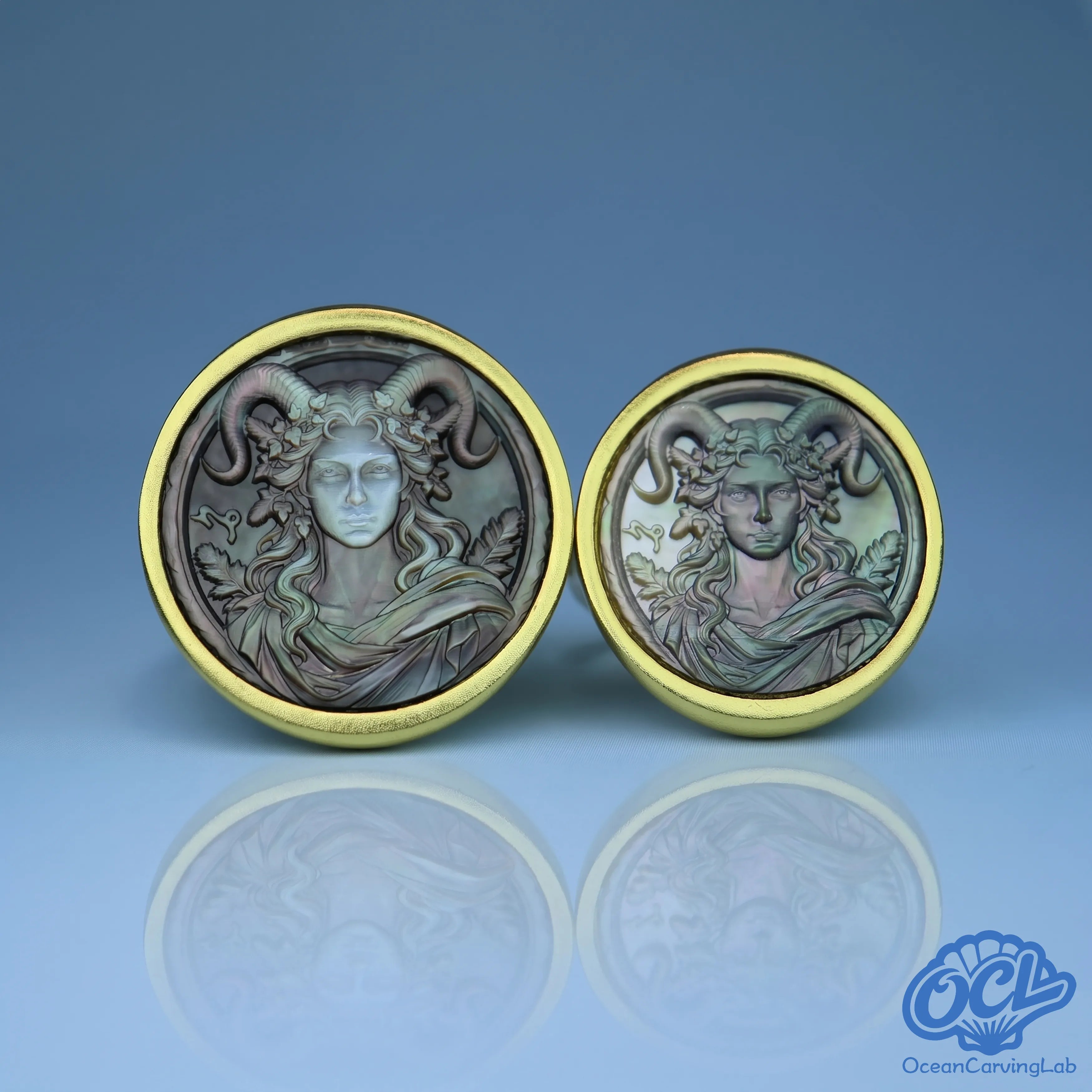 Capricorn ring in a premium gift box featuring a hand-drawn constellation illustration.