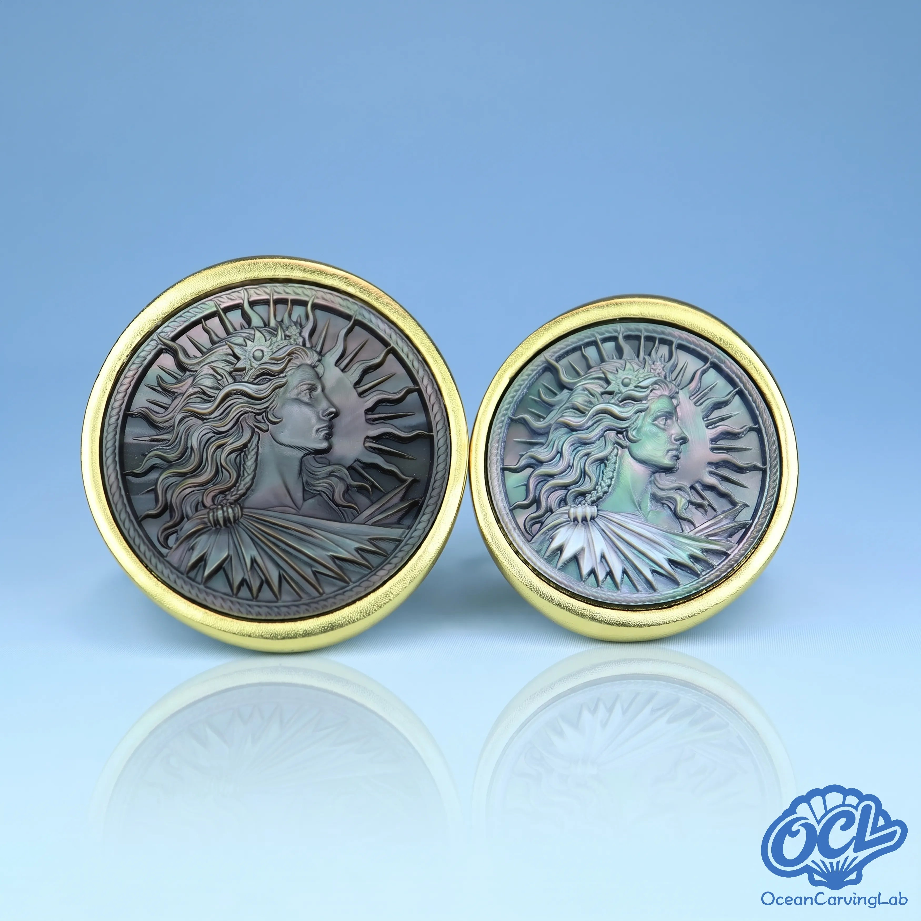 Leo ring in a custom box featuring hand-drawn lion artwork for a personalized touch.