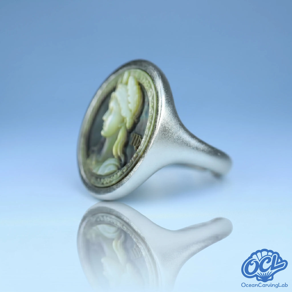 Hand-polished Virgo ring with a slim, elegant gold band and manual shell inlay.