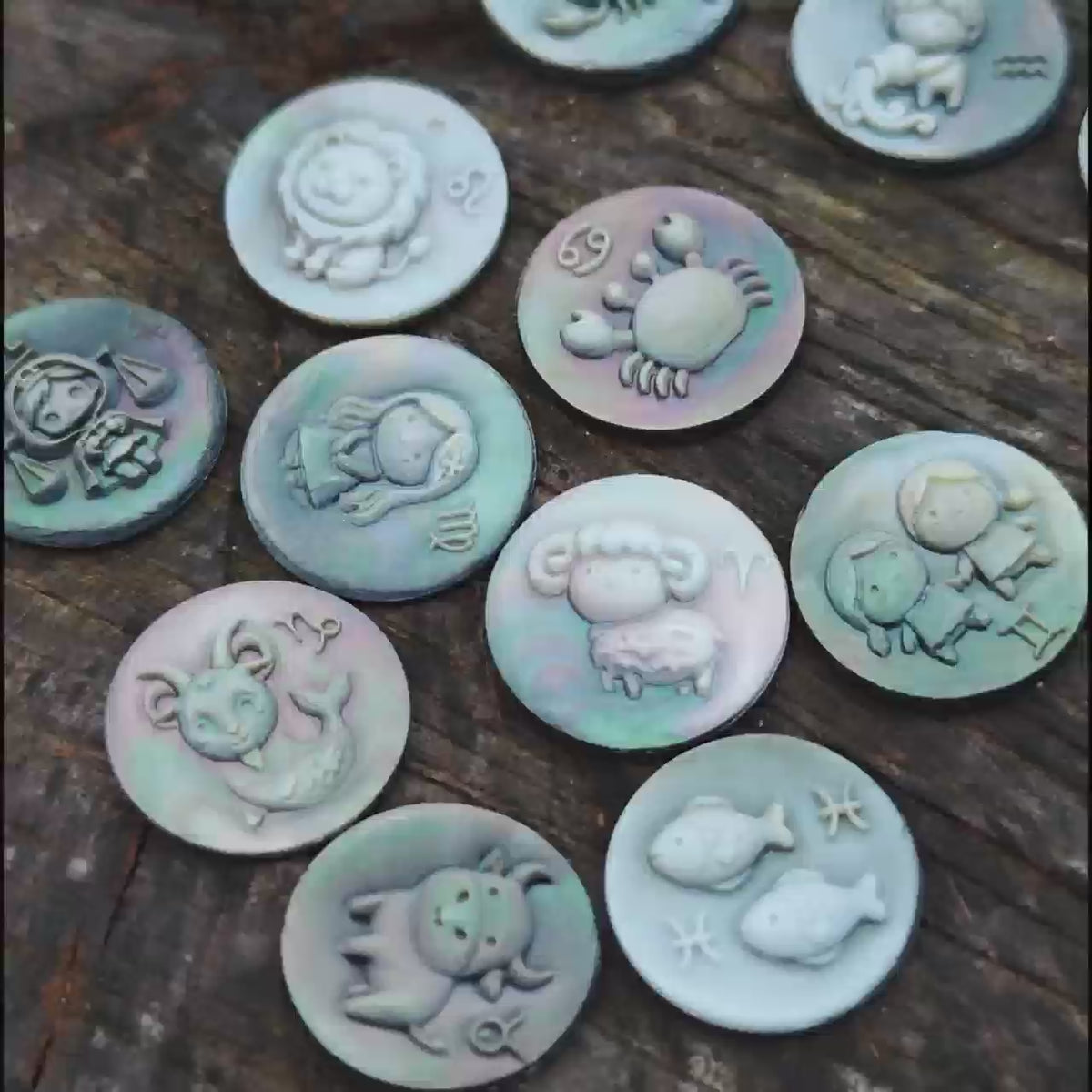 Kawaii Pixel-Carved Zodiac Mother-of-Pearl Cameo — Loose Disc